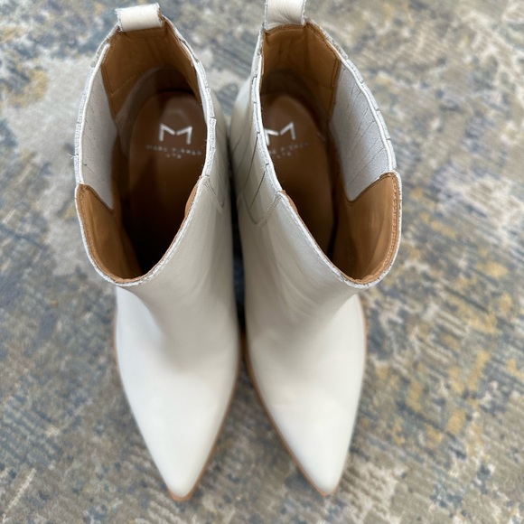 Marc Fisher white pointed toe ankle boot - Picture 2 of 8